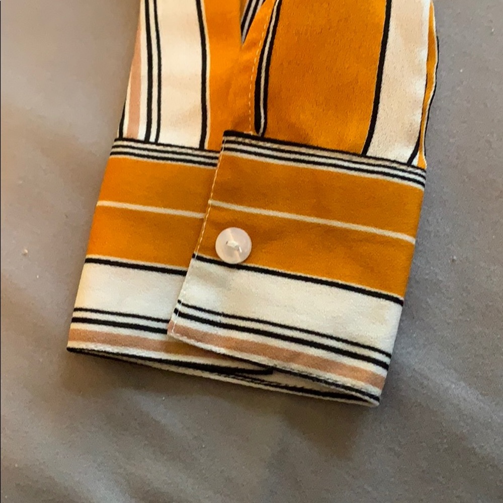 Cropped Button Up - Picture 4 of 5